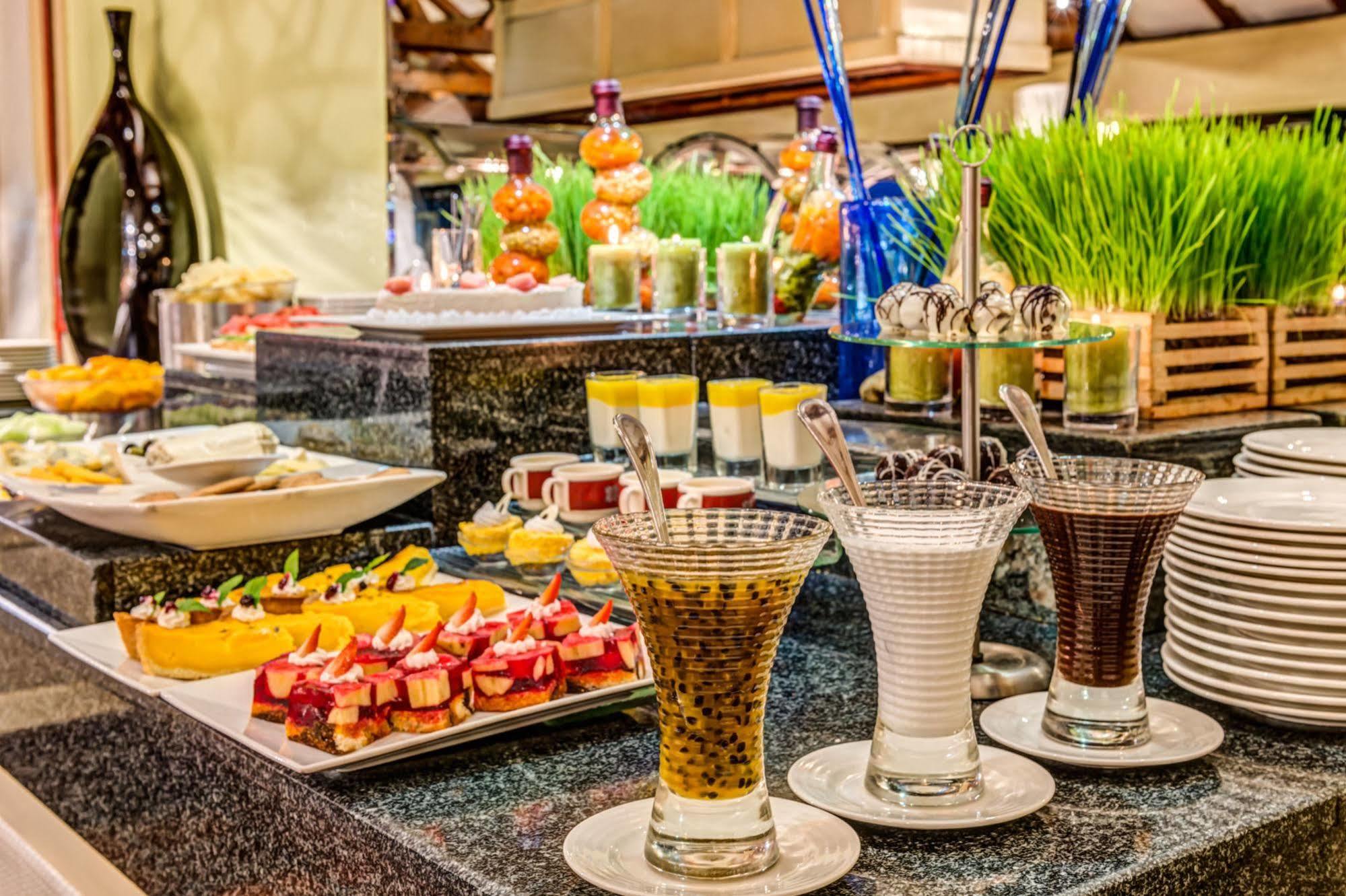Southern Sun Mayfair Найроби Екстериор снимка