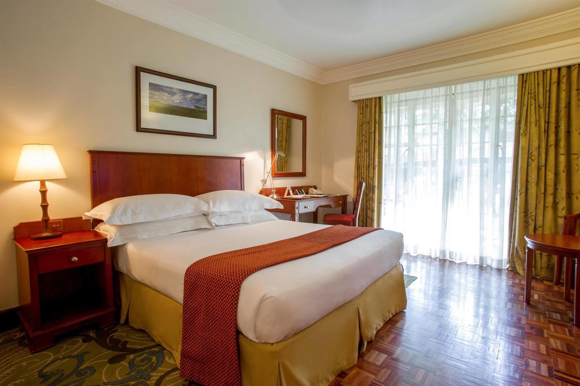 Southern Sun Mayfair Найроби Екстериор снимка
