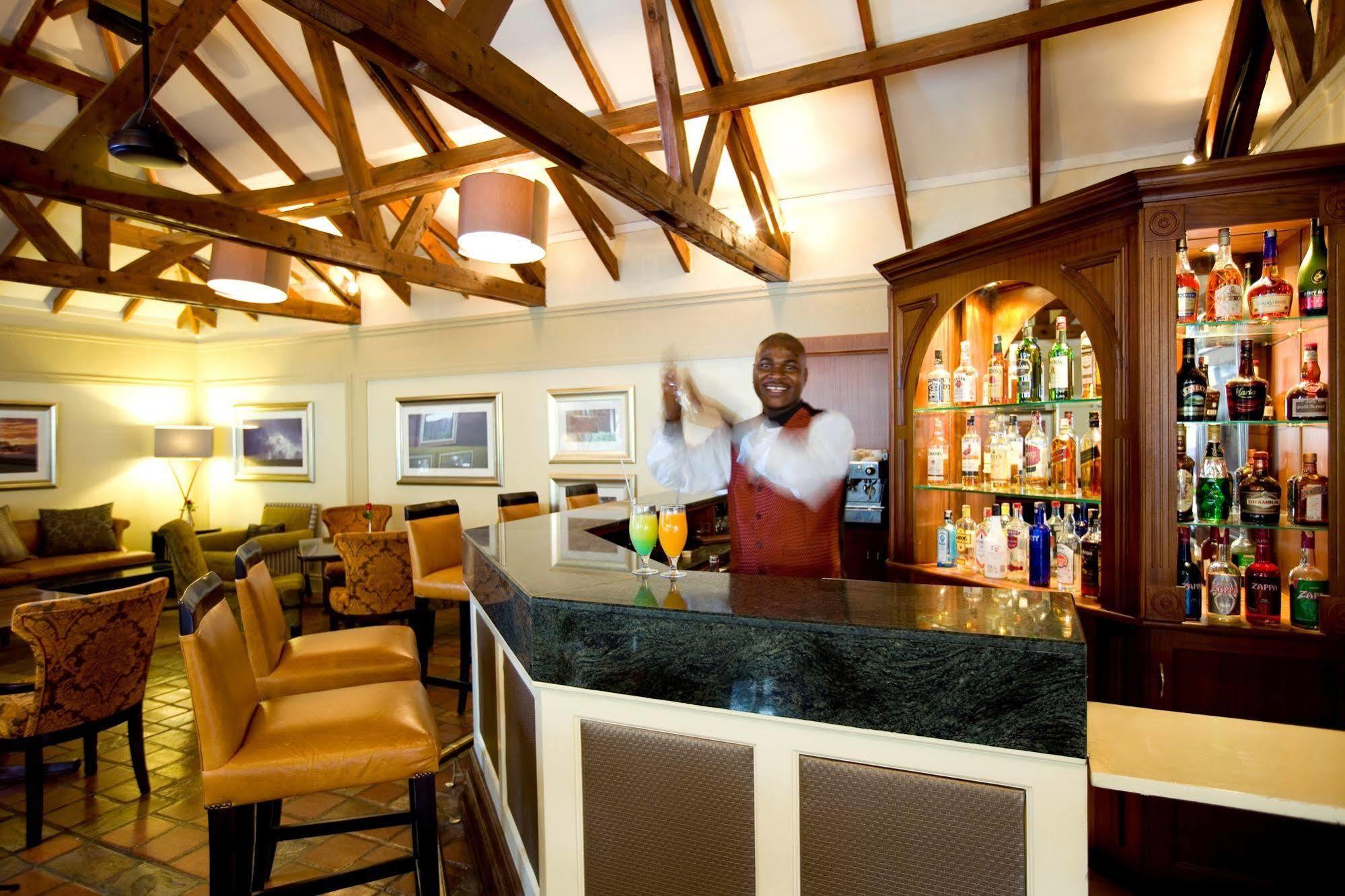 Southern Sun Mayfair Найроби Екстериор снимка